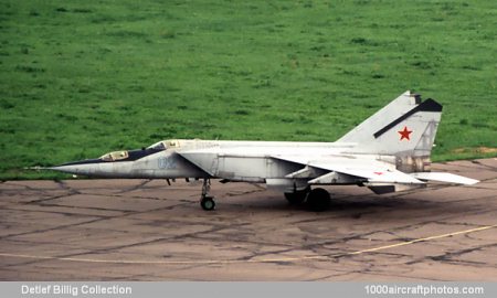 Mikoyan MiG-25PU