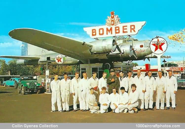 Boeing 299-O B-17G Flying Fortress Art Lacey and his crew