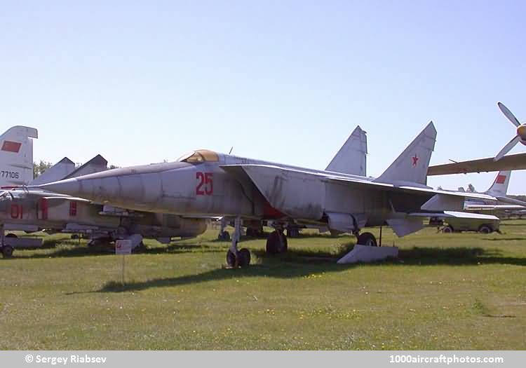 Mikoyan MiG-25R