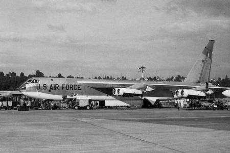Boeing 450-201-7 B-52D Stratofortress