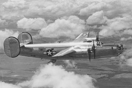 Consolidated 32 B-24J Libertaor